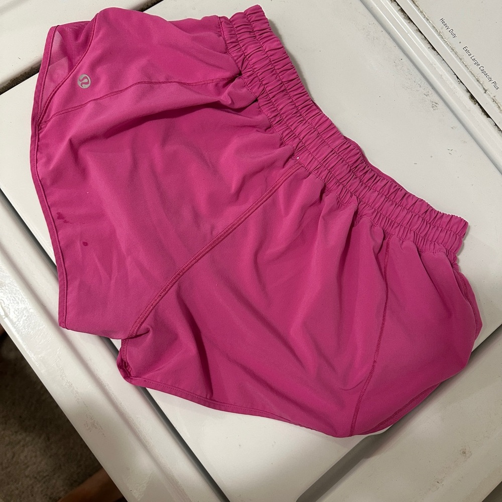 💕Lululemon Hotty Hot low rise shorts💕